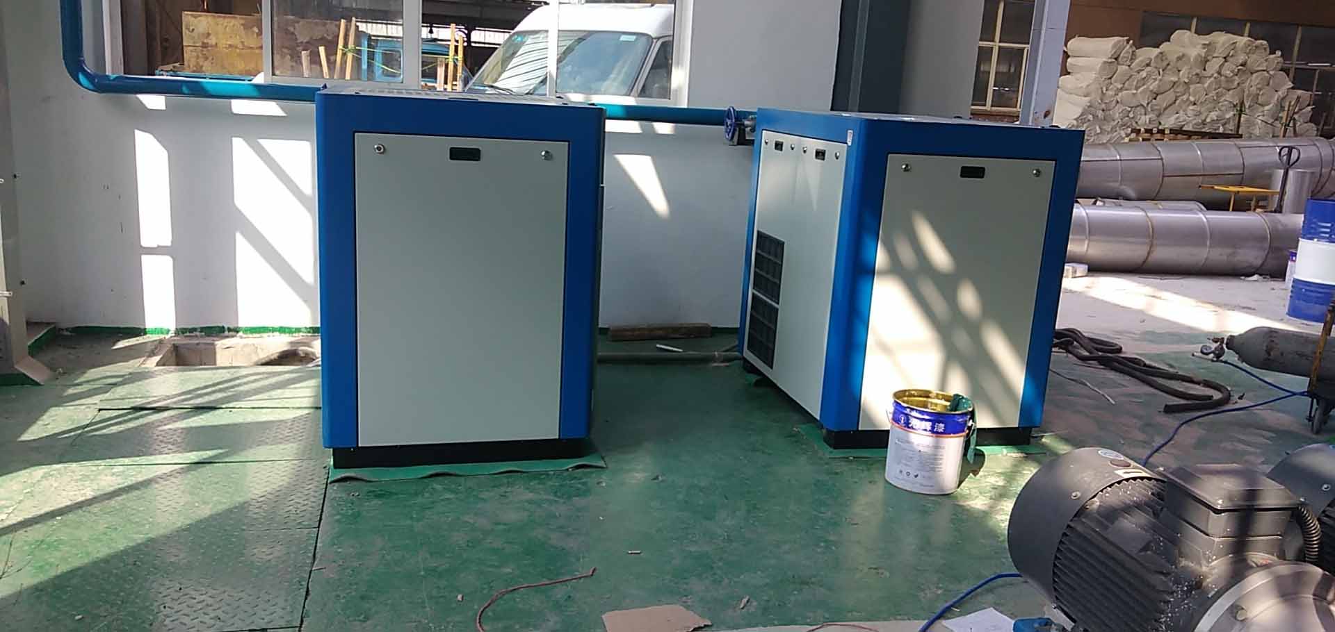 兩級螺桿空壓機頻繁啟停和高溫報警的原因和處理措施-權偉永瑩螺桿空壓機廠家