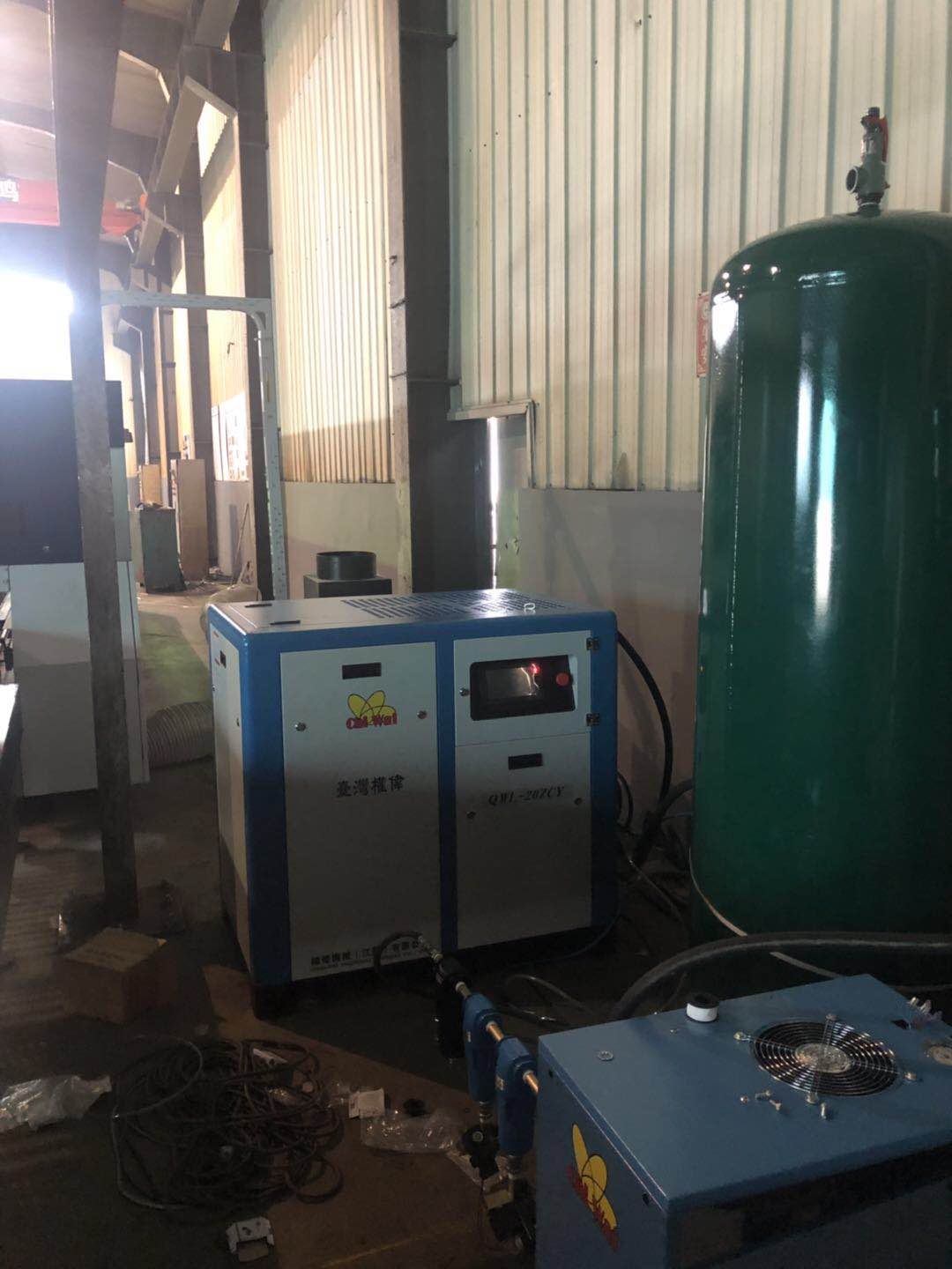 權(quán)偉激光切割螺桿空壓機 權(quán)偉激光切割螺桿空壓機